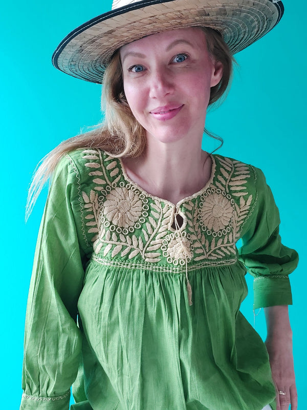 Bluse-Tunika-Top Margarete (grün) handbestickt aus Mexiko
