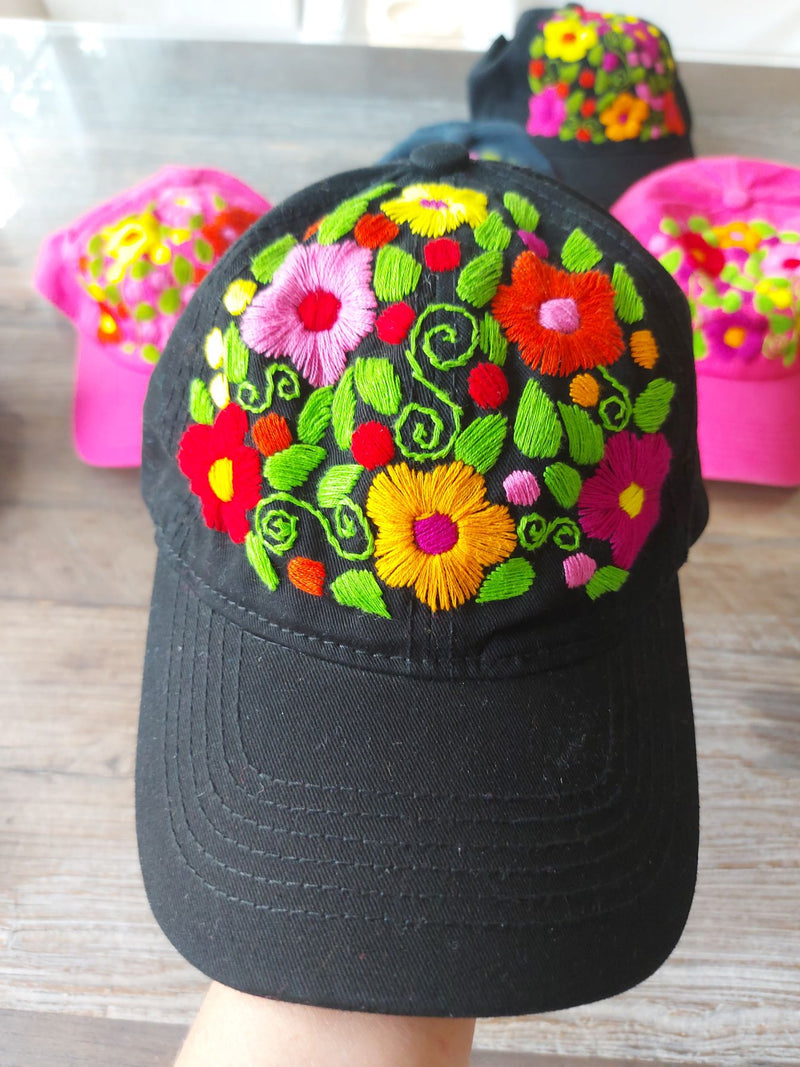 Damencape, Baseballcap, Kappe, Mütze, Hut, Sonnenhut, bestickt, Blumenmuster, Blumenstickerei, bunt, Handarbeit, mexikanisch, flower power, hippie, ethno, boho, festival, schwarz, pink, dunkelblau, navy