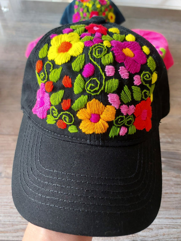 Damencape, Baseballcap, Kappe, Mütze, Hut, Sonnenhut, bestickt, Blumenmuster, Blumenstickerei, bunt, Handarbeit, mexikanisch, flower power, hippie, ethno, boho, festival