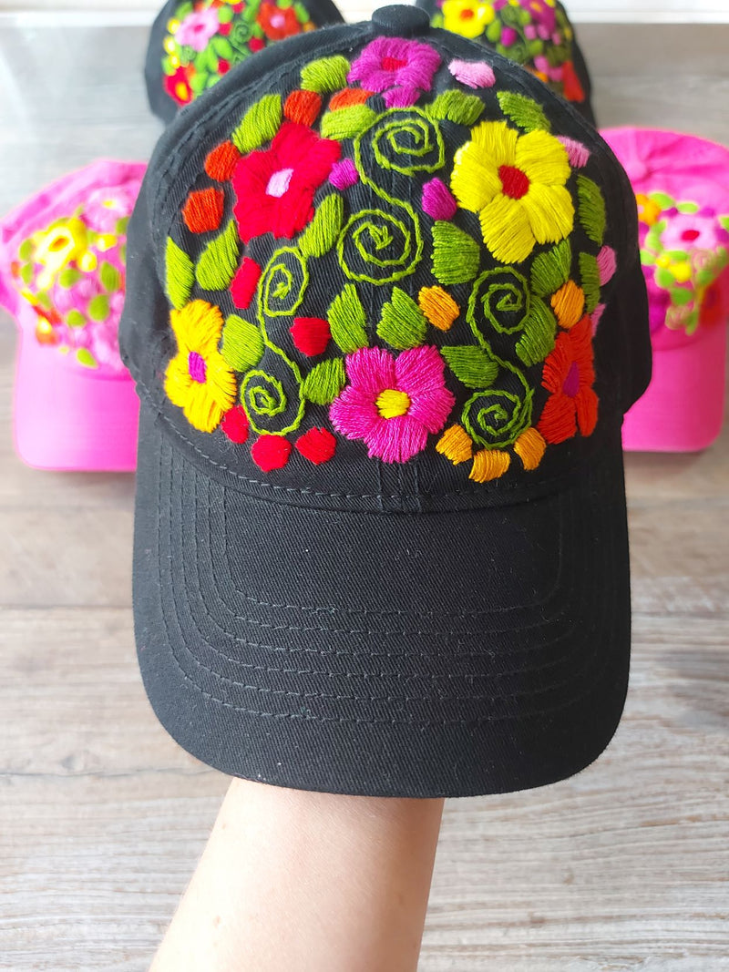 Damencape, Baseballcap, Kappe, Mütze, Hut, Sonnenhut, bestickt, Blumenmuster, Blumenstickerei, bunt, Handarbeit, mexikanisch, flower power, hippie, ethno, boho, festival