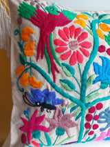 Mexikanische Kissenbezug, Deko Kissen, Heimtextilien bestickt Blumen, Tiere, Chiapas, bunt, Stickerei, handbestickt, Handarbeit, Kunsthandwerk, Lateinamerika, Dschungel Stil, Einrichtung hacienda, mexikanisch, aus Mexiko, beige, sandfarbe, Papagay, Schildkröte, Schmetterling