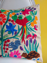Mexikanische Kissenbezug, Deko Kissen, Heimtextilien bestickt Blumen, Tiere, Chiapas, bunt, Stickerei, handbestickt, Handarbeit, Kunsthandwerk, Lateinamerika, Dschungel Stil, Einrichtung hacienda, mexikanisch, aus Mexiko, beige, sandfarbe, Papagay, Schildkröte, Schmetterling