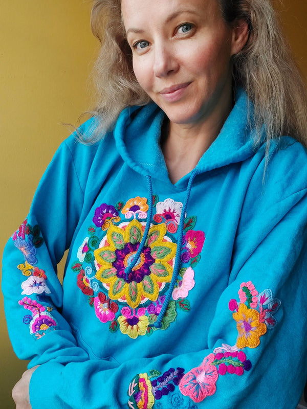 bunt, handbestickt, bedruckte Hoodies, Hoodie, Blumen-Sweatshirt, Mandala, Stickerei,  mexikanisch, Kunsthandwerk, floral, Pullover, Yoga, vintage, türkis, pink, Kaputzenpullover, Hoodie outfit, oversize, floral, Blumen, bestickt, mexiko, mexikanisch, Long sleeve, Sweatshirt, Känguru Taschenfront, grau, Wandern, Segeln, Feierabend, Relax, Yoga, Bergsteigen, Skifahren, Meditation, Mandala, Chill Outfit, Outdoor, vintage, hippie, weich, spirituell, Zen, Blumenmuster, Blumen pullover, übergroßer Hoodie