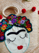 Frida Kahlo rot beige creme Strohtasche Beachtasche aus Mexiko natur beige Frida Kahlo bunt geflochten Handgefertigt Shopper Tote bag mexican straw palmleaves tassel pom pom Bommel