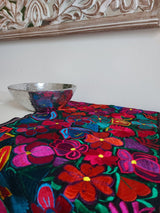 Mexikanische Tischläufer / Tischdecke / Mitteldecke (schwarz) mit Blumenstickerei, Kunsthandwerk