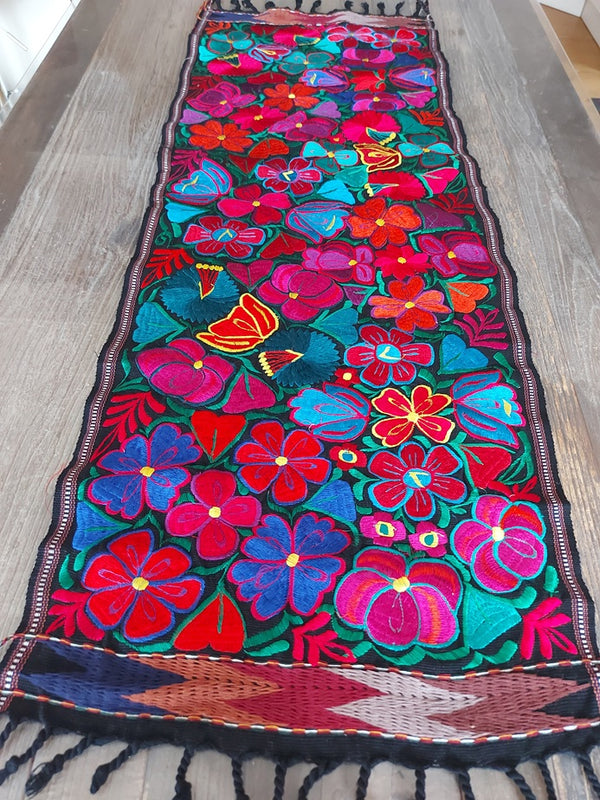 Mexikanische Tischläufer / Tischdecke / Mitteldecke (schwarz) mit Blumenstickerei, Kunsthandwerk