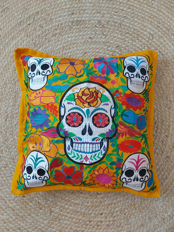 Sugar Skull Kissen, Kissenbezug mit Totenkopf-Stickerei, mexikanischer Totenkopf Kissen, Calavera Kissenbezug, Tag der Toten Kissen, Día de los Muertos Dekoration, Halloween Totenkopf Kissen, mexikanische Stickerei Kissen, handgefertigter Totenkopf Kissenbezug, Boho Totenkopf Kissen