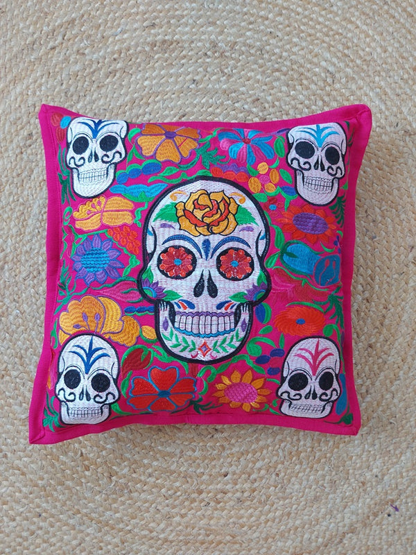 Sugar Skull Kissen pink, Kissenbezug mit Totenkopf-Stickerei, mexikanischer Totenkopf Kissen, Calavera Kissenbezug, Tag der Toten Kissen, Día de los Muertos Dekoration, Halloween Totenkopf Kissen, mexikanische Stickerei Kissen, handgefertigter Totenkopf Kissenbezug, Boho Totenkopf Kissen