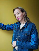 Jeansjacke Totenkopf bestickt mexikanisch, Schädel Jeansjacke, Jeansjacke skull bestickt, Blumen, Tiere, Vögel, Kolibri, Handarbeit mexikanisch, Kunsthandwerk Oaxaca, Streetwear-Jacke, boho hippie Kleidung, dunkelblau, Blumenmuster, embroidered jeansjacket mexican, Jeansjacke für Hochzeit, Tag der Toten, Dia de muertos,