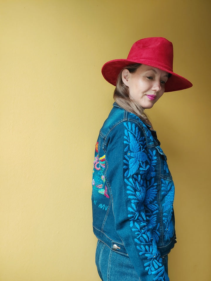 Jeansjacke Totenkopf bestickt mexikanisch, Schädel Jeansjacke, Jeansjacke skull bestickt, Blumen, Tiere, Vögel, Kolibri, Handarbeit mexikanisch, Kunsthandwerk Oaxaca, Streetwear-Jacke, boho hippie Kleidung, dunkelblau, Blumenmuster, embroidered jeansjacket mexican, Jeansjacke für Hochzeit, Tag der Toten, Dia de muertos,