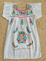 Kinderkleid Sommerkleid Mädchen mexikanisch mexican dress clothing fashion Mode girl children white weiss Blumenmuster bestickt embroidery mexicain 