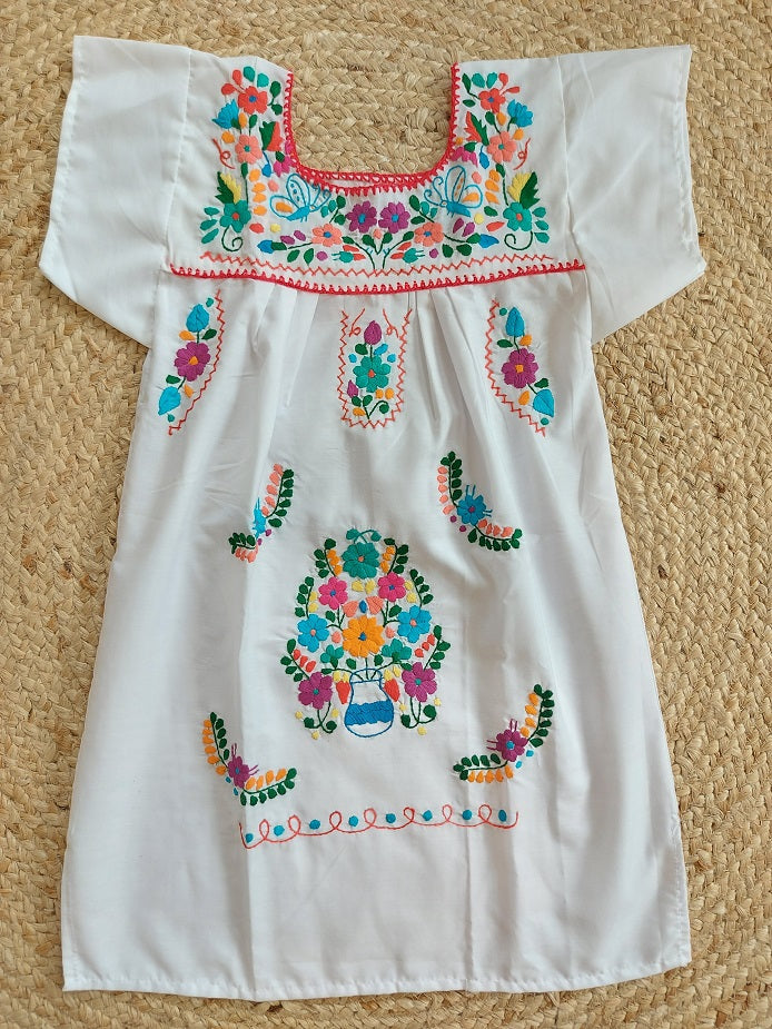 Kinderkleid Sommerkleid Mädchen mexikanisch mexican dress clothing fashion Mode girl children white weiss Blumenmuster bestickt embroidery mexicain 