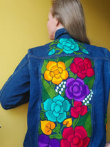 bestickte Jeansjacke, mexikanische Stickerei, handbestickte Jacke, Jeansjacke mit Blumenmuster, Boho-Jeansjacke, bunte Jeansjacke, mexikanische Mode, Festival-Mode, Damen Jeansjacke