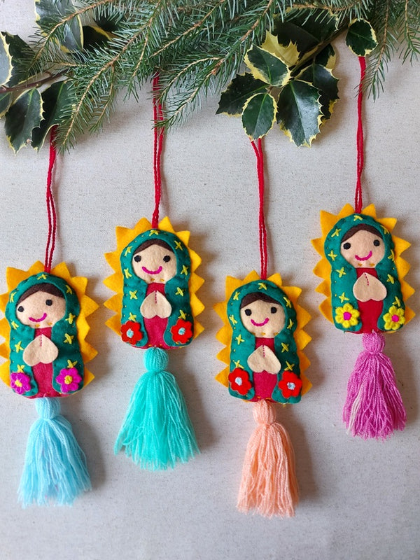 mexikanische Weihnachtsanhänger, Weihnachtsbaumanhänger Mexiko, bestickte Weihnachtsanhänger, Filz Weihnachtsanhänger, handgestickter Weihnachtsschmuck, Weihnachtsdeko ausgefallen, bunte Weihnachtsdeko, mexikanische Filzornamente, Bommel Anhänger, Quaste / Tassel Anhänger, Pompon Weihnachtsanhänger, Jesuskind Baumschmuck, Lama Baumschmuck, Anhänger, folkloristischer Christbaumschmuck, handgemacht Mexiko, Fair-Trade Weihnachtsdeko, Boho Weihnachtsanhänger, farbenfroher Christbaumschmuck 