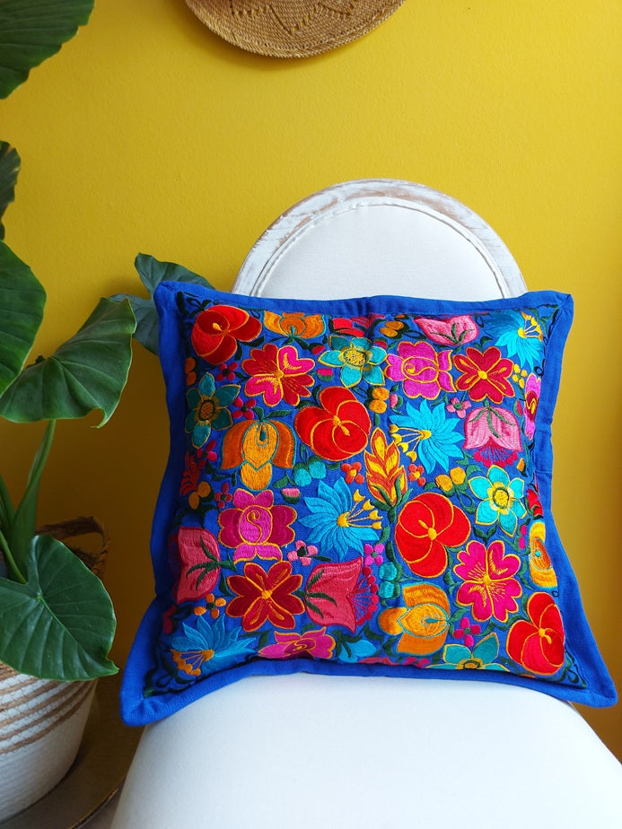Mexikanische Kissen blau, Kissenbezug Mexiko, Kissen Mexican style, Kissenhülle mexikanisch blau, Kissenbezüge bestickt, Kissenbezüge Blumenmuster, blau bunte Kissen, Bunte Kissenbezüge kaufen, 40 x 40 cm, 50 x 50 cm, Einrichtung, Home Dekor, Heimtextilien, Kunsthandwerk, Chiapas, fair,  