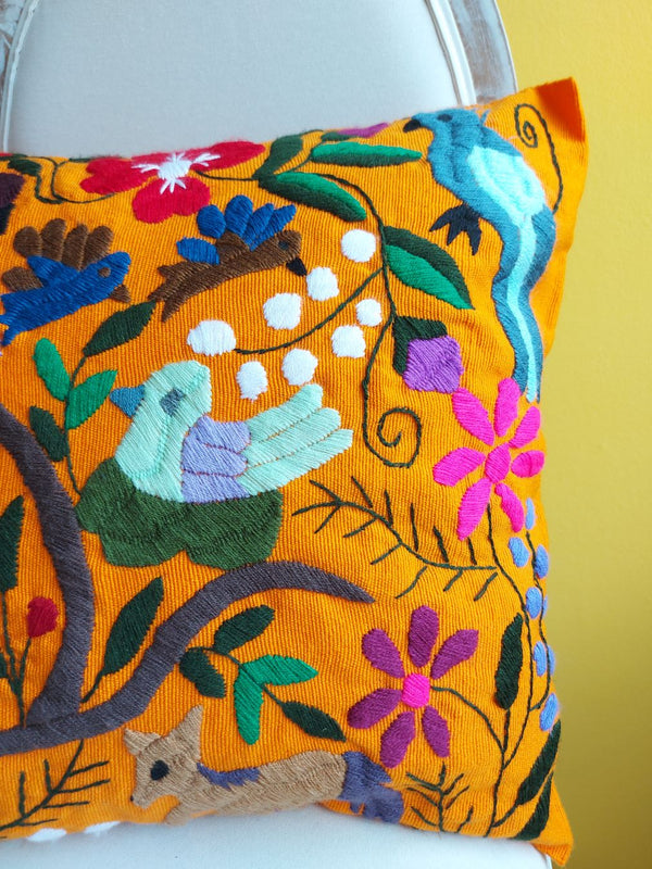 Kissenbezug mexican design, Deko-Kissen Tiere, Vögel, Blumen (orange) handbestickt Chiapas, Mexiko