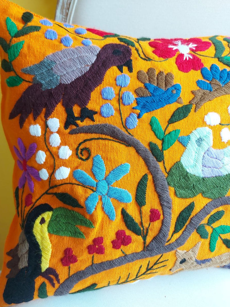 Kissenbezug mexican design, Deko-Kissen Tiere, Vögel, Blumen (orange) handbestickt Chiapas, Mexiko