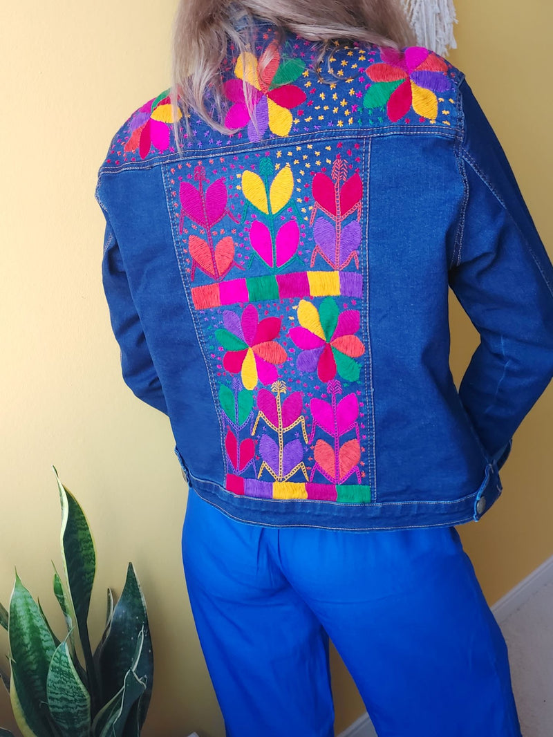 Jeansjacke mit Stickerei Kunsthandwerk mexiko mexikanisch, Blumen, Mais, Chiapas, Oaxaca, Mode, Bekleidung, Jacke, Handbestickt, Handarbeit, mexican fashion, handmade, embroidery