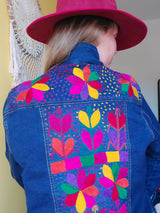 Jeansjacke mit Stickerei Kunsthandwerk mexiko mexikanisch, Blumen, Mais, Chiapas, Oaxaca, Mode, Bekleidung, Jacke, Handbestickt, Handarbeit, mexican fashion, handmade, embroidery