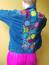 Jeansjacke mit Blumenstickerei (blau) handbestickt, Kunsthandwerk Mexiko