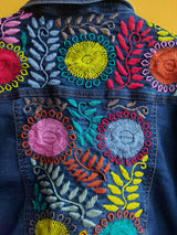 Jeansjacke mit Blumenstickerei (blau) handbestickt, Kunsthandwerk Mexiko