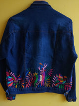 Jeansjacken Damen besonders mit Kolibri, Jeansjacke bestickt Blumen, Jeansjacke Stickerei Blumen, Jeansjacke bestickt Boho, Jeansjacke Rücken bestickt, Jeansjacke oversize, bestickte Jeansjacke Damen, ausgefallene Jeansjacke, Blumenstickerei, florale Stickerei, dunkelblaue Denimjacke, handbestickt, Baumwolljacke, mexikanisches Design, Ethno-Mode, Frida Kahlo Stil, Hippie-Look, Boho-Chic, bunte Blumenmuster, strech, dunkelblau, Festival Style, Festival Outfit