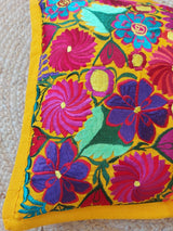 Kissenbezug mexikanisch gelb, Kissenbezug bestickt, bunte Kissenbezüge, Kissenbezug bunt, Kissenhülle Blumenstickerei pink, Kissenbezug 50 x 50 pink rot, Blumenmuster mexikanischTerrassedeko Kissen für draussen, Mexikanische Party, mexikanische Hochzeit, mexikanische Kissenbezug, boho Kissen für den Garten, bunte Kissen für Outdoor Lounge, mexikanisch einrichten Balkon, mexican style, boho Kissenhülle bunt mit Blumen