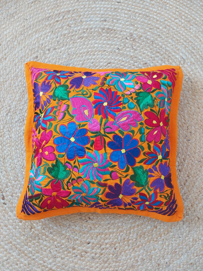 Kissenbezug mexikanisch orange gelb, Kissenbezug bestickt, bunte Kissenbezüge, Kissenbezug bunt, Kissenhülle Blumenstickerei orange gelb, Kissenbezug 50 x 50 pink rot, Blumenmuster mexikanischTerrassedeko Kissen für draussen, Mexikanische Party, mexikanische Hochzeit, mexikanische Kissenbezug, boho Kissen für den Garten, bunte Kissen für Outdoor Lounge, mexikanisch einrichten Balkon, mexican style, boho Kissenhülle bunt mit Blumen