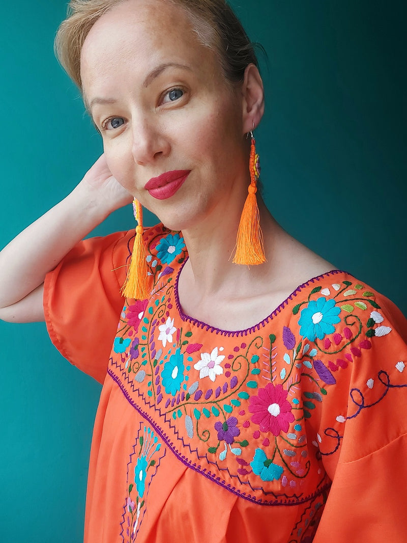 orange Mexikanisches Kleid lang Chiapas Blumenstickerei Sommerkleid bestickt Handarbeit Mode Kunsthandwerk Frida Stil mexican fashion dress embroidery