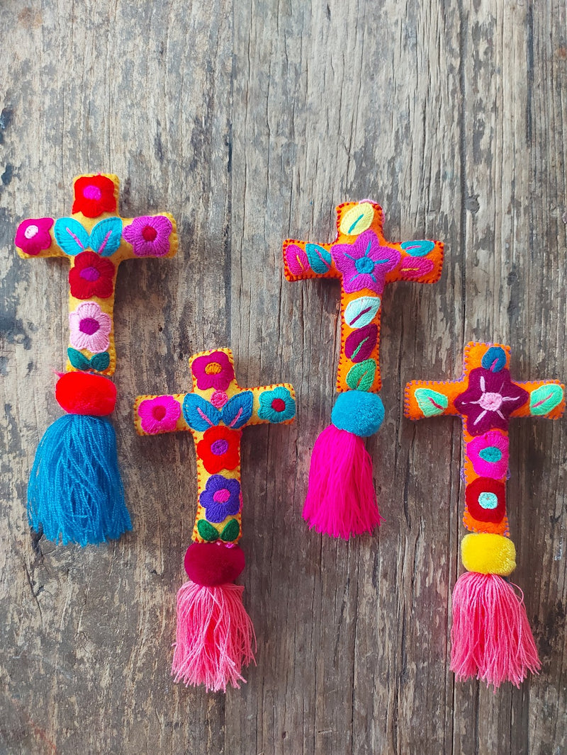 Dia de Muertos Deko, Schlüsselanhänger, Kreuz, handbestickt aus Mexiko