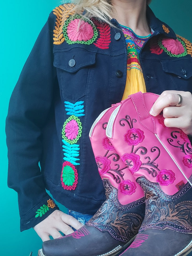 Pinke Cowboystiefel Aus Mexiko Mit Blumenstickerei Chunigula Mexfashion pinke-cowboystiefel-aus-mexiko-mit-blumenstickerei-chunigula-mexfashion