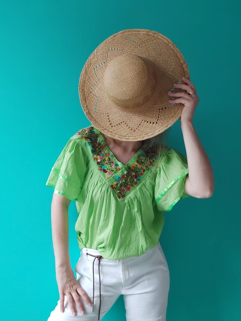 Mexikanische Bluse Tunika Mode Blumenstickerei Kunsthandwerk mexican fashion blouses tunics summer online shop europe green grün V-Ausschnitt