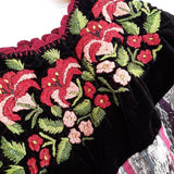 Poncho aus schwarzer Samt mit Blumen Stickerei