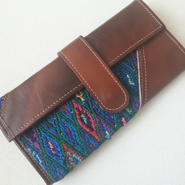 Wallet leather (brown) with embroidery (blue) from Mexico