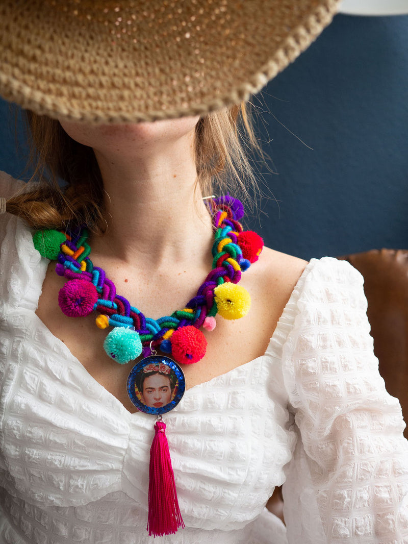 On request: statement necklace (V10) inspired by Frida